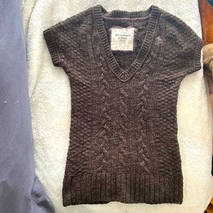 Size M brown Abercrombie and Fitch short sleeve sweater